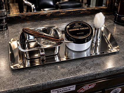 Traditional shaving tools used at BARBERSHOP KOIZUMI.